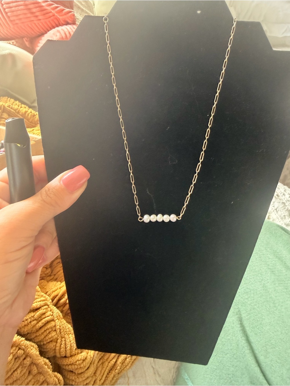 Gold paperclip Chain Necklace with Five White Pearls - Elegant Women’s Jewelry - Picture 4 of 5